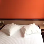 De La Place מלון 2*