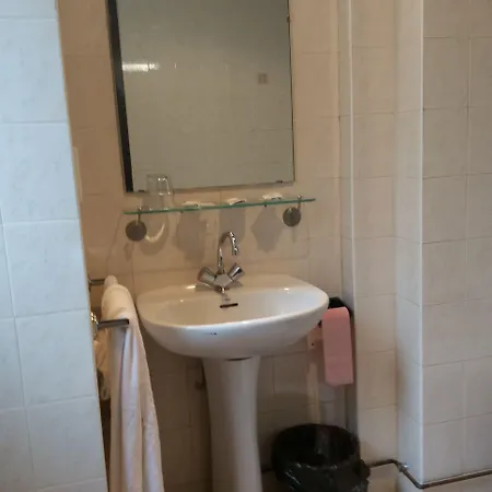 Hotel De La Place 2*
