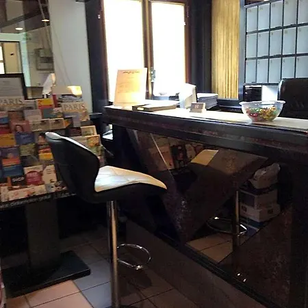 德拉普拉斯酒店 2*