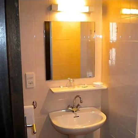 Hotel De La Place 2*