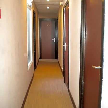 De La Place Hotel Malakoff