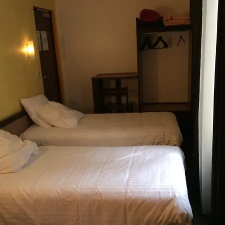 De La Place Hotel Malakoff