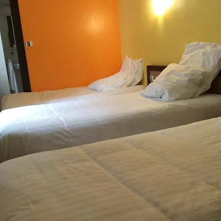 De La Place Hotel Malakoff