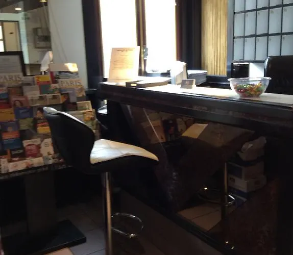 De La Place Hotel Malakoff
