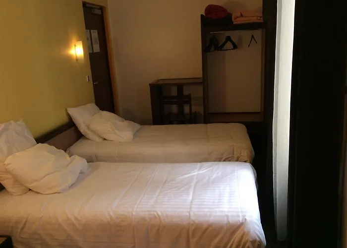 De La Place Hotel Malakoff